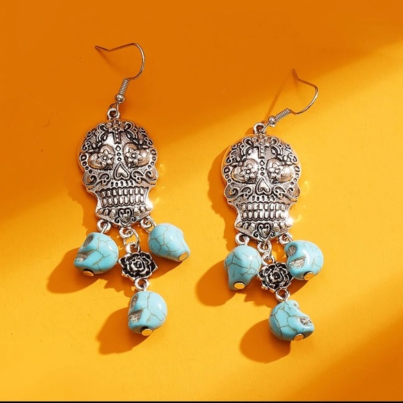 NWT SKULL EARRINGS - Picture 3 of 5